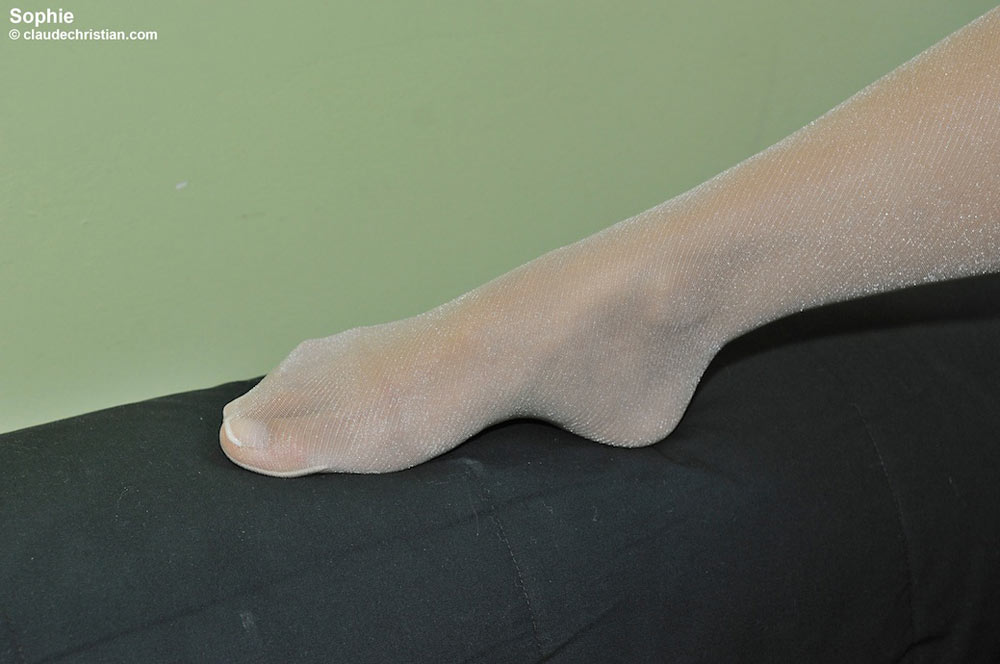 Amateur girl in nylons and heels