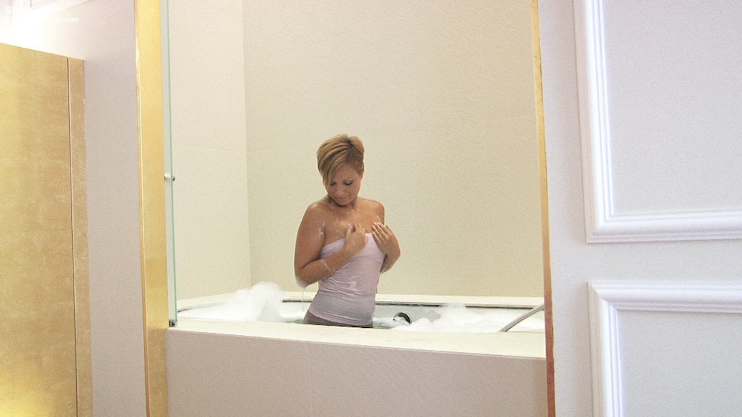 Amateur whore in tights and platforms