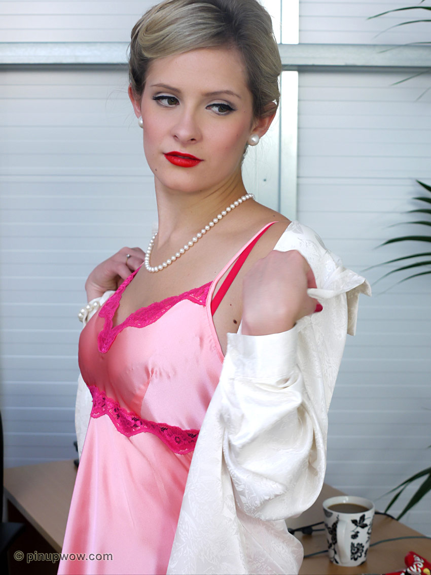 British amateur pornstar in heels and pantyhose