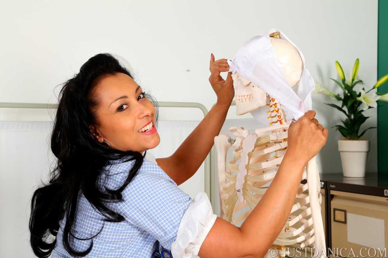 Leggy mature milf in lingerie and pantyhose