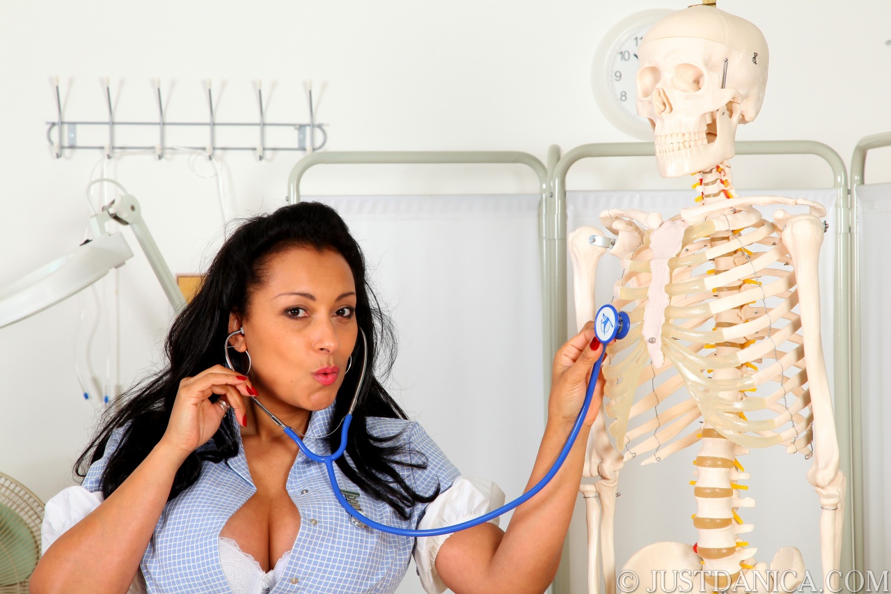 Leggy mature secretary in sexy lingerie and tights