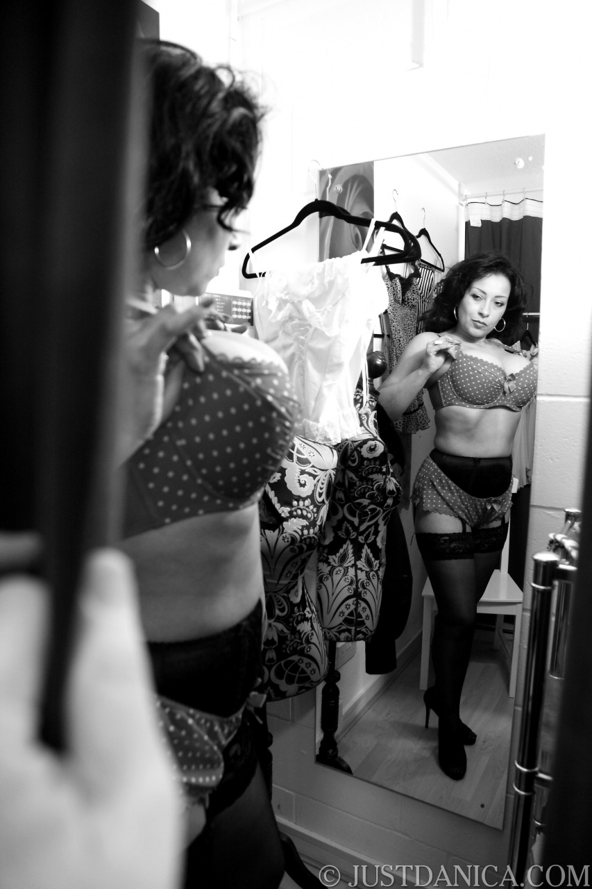 Leggy milf mom in sexy lingerie and pantyhose