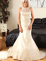 Smooth secretary legs in nylons and pumps