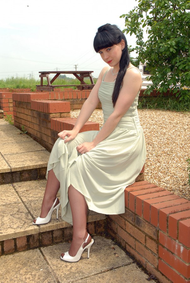 Amateur british mature in ff stockings and heels